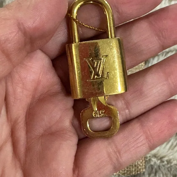 Vintage Louis Vuitton Brass Padlock & Key Necklace – No. 319 - Picture 2 of 9